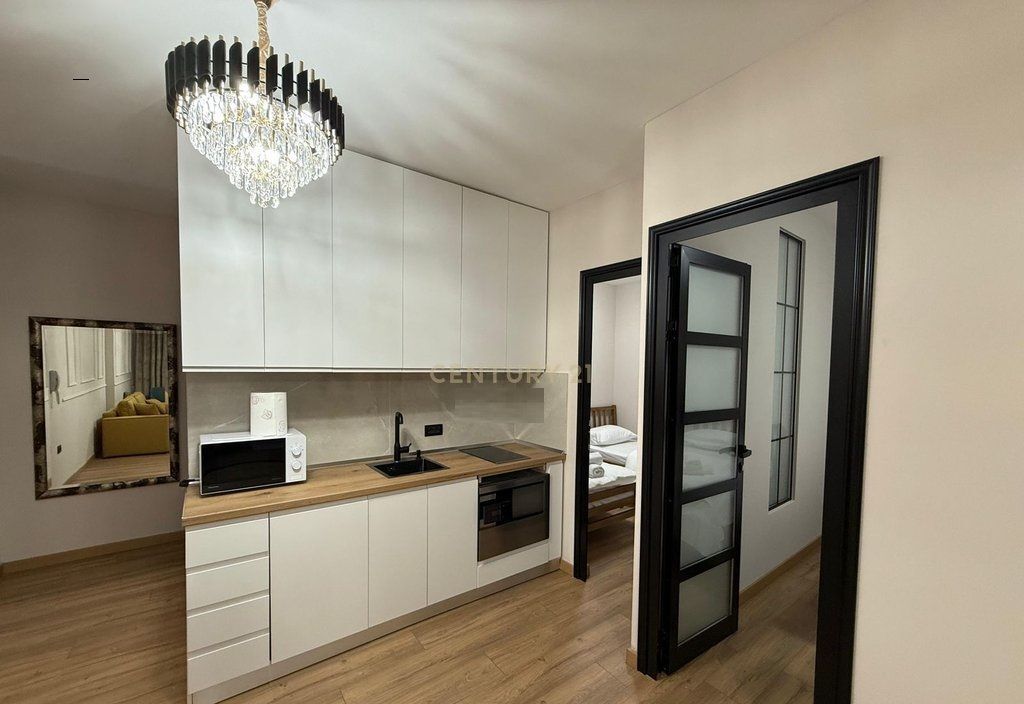 Jepet me Qira Apartament 2+1 në Rrugën e Kavajës