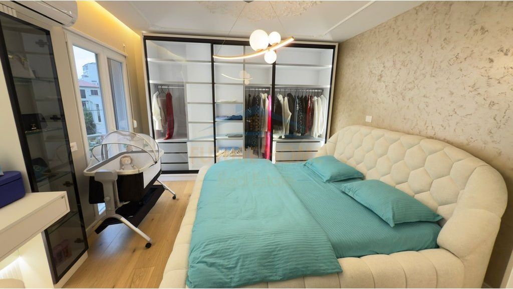 Shitet,apartament 2+1+2+ 2 poste parkimi,Rruga e bogdaneve