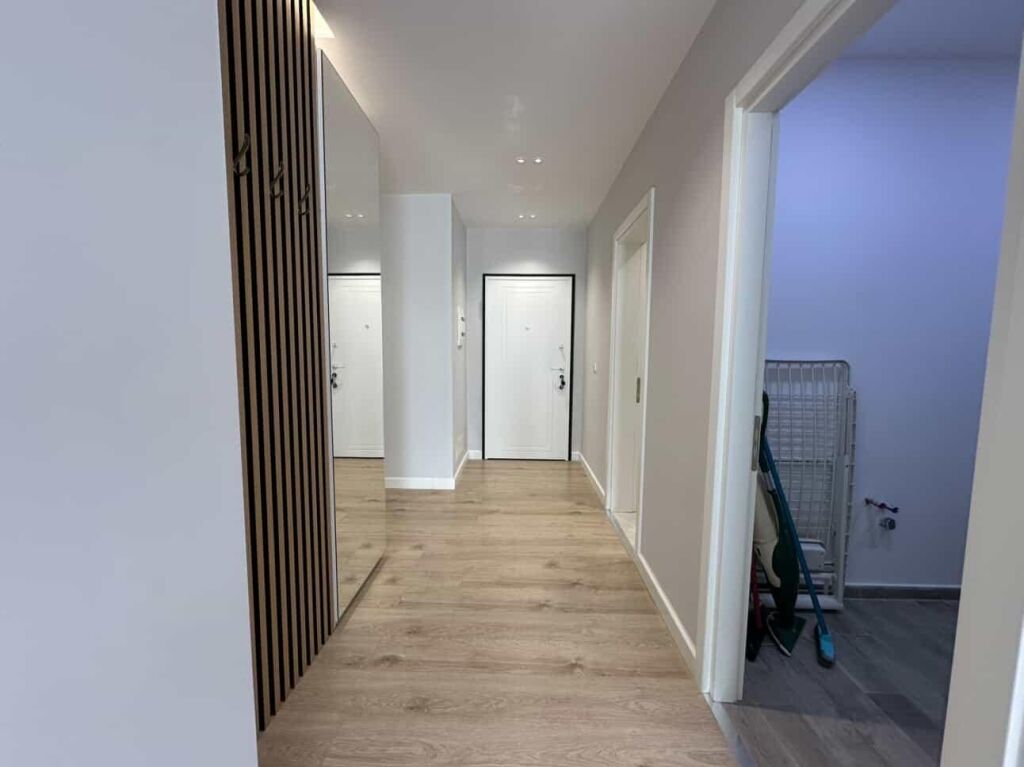 Shitet super apartament 2+1+2 me verandë dhe pamje deti Vollga