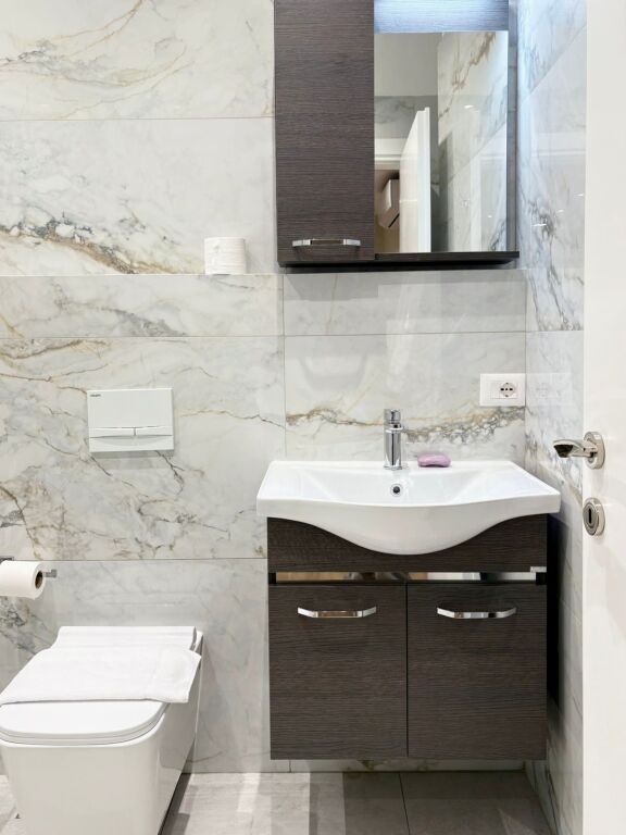 Apartament 2+1+Parking per qira tek Kompleksi Olimpik tek Komuna e Parisit.