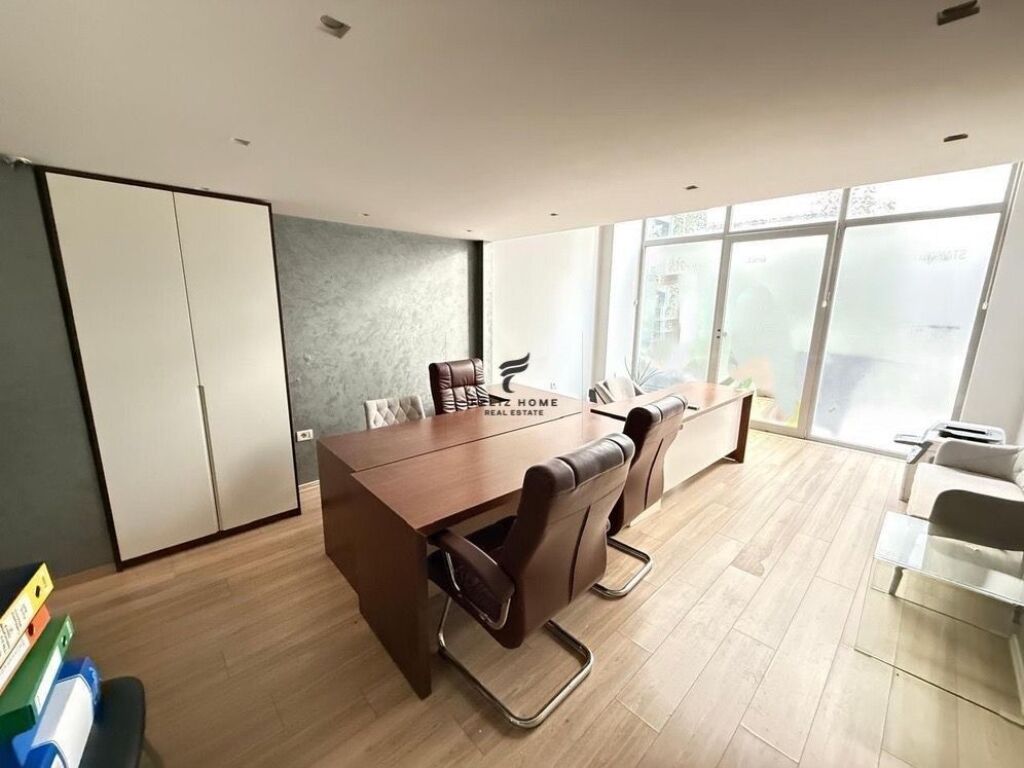 OFFICE FOR RENT 65 M2 PARIS COMMUNE 700 EURO