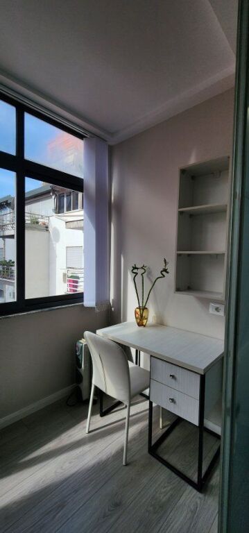 Appartamento 1+1+Annesso+Balcone in affitto 3° piano con ascensore edificio nuovo, superficie ampia 78 m² Prezzo 850 €  📍Via Islam Alla, Tirana