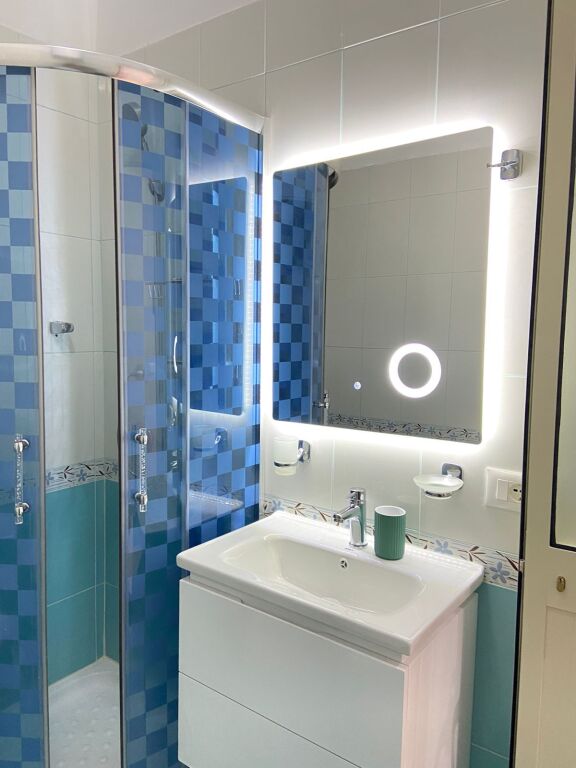 SHITET GARSONIERE TEK IDI 2005 PLAZH,DURRES