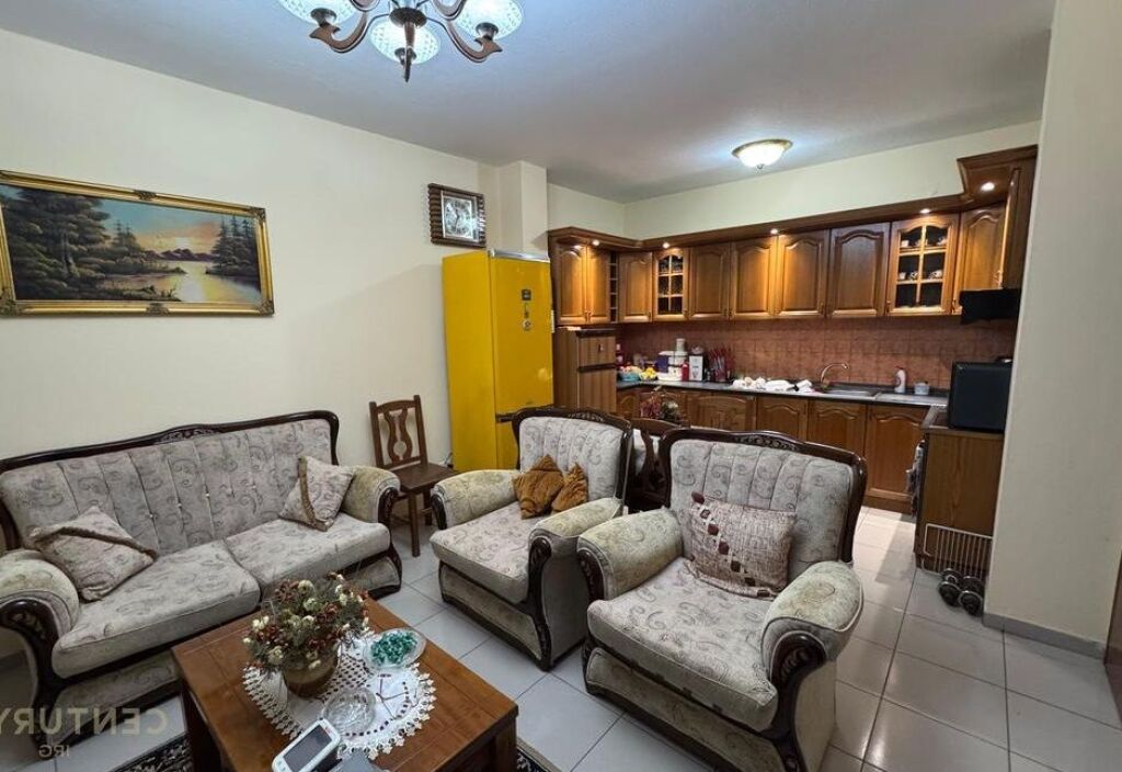 Shitet 3+1+Oborr tek Restoran Durresi