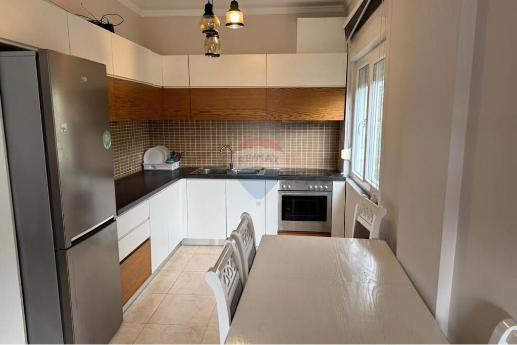 APARTAMENT 2+1 PER QIRA TEK SHKOLLA RREZE DRITE !