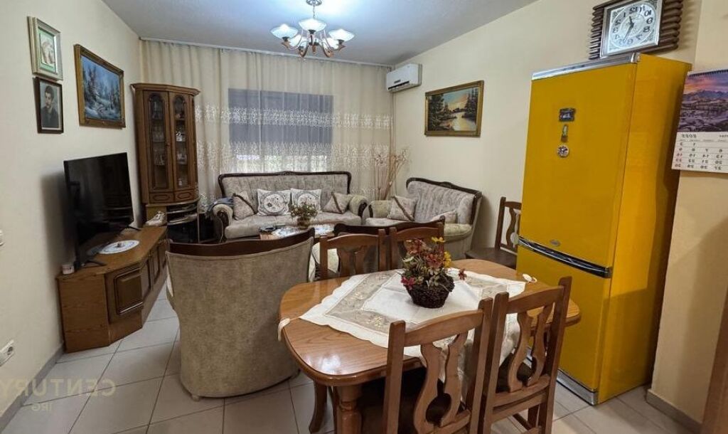 Shitet 3+1+Oborr tek Restoran Durresi