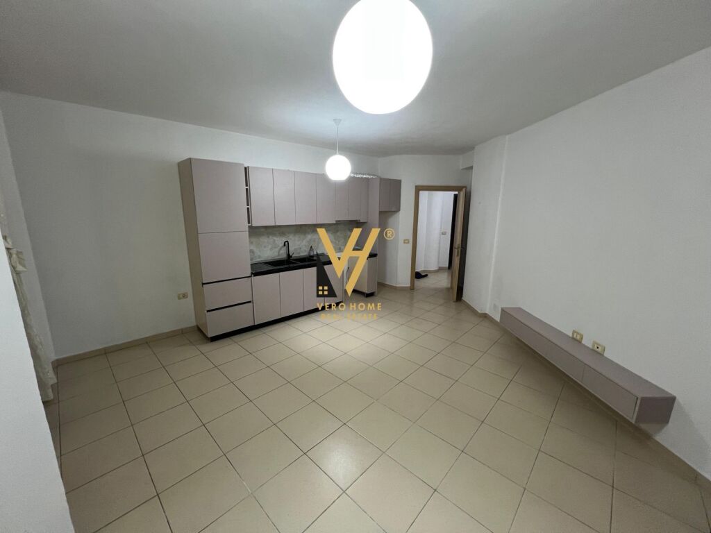 JEPET APARTAMENT 2+1+2+BLK ME QIRA TE VILA L, ASTIR 35.000 LEKE