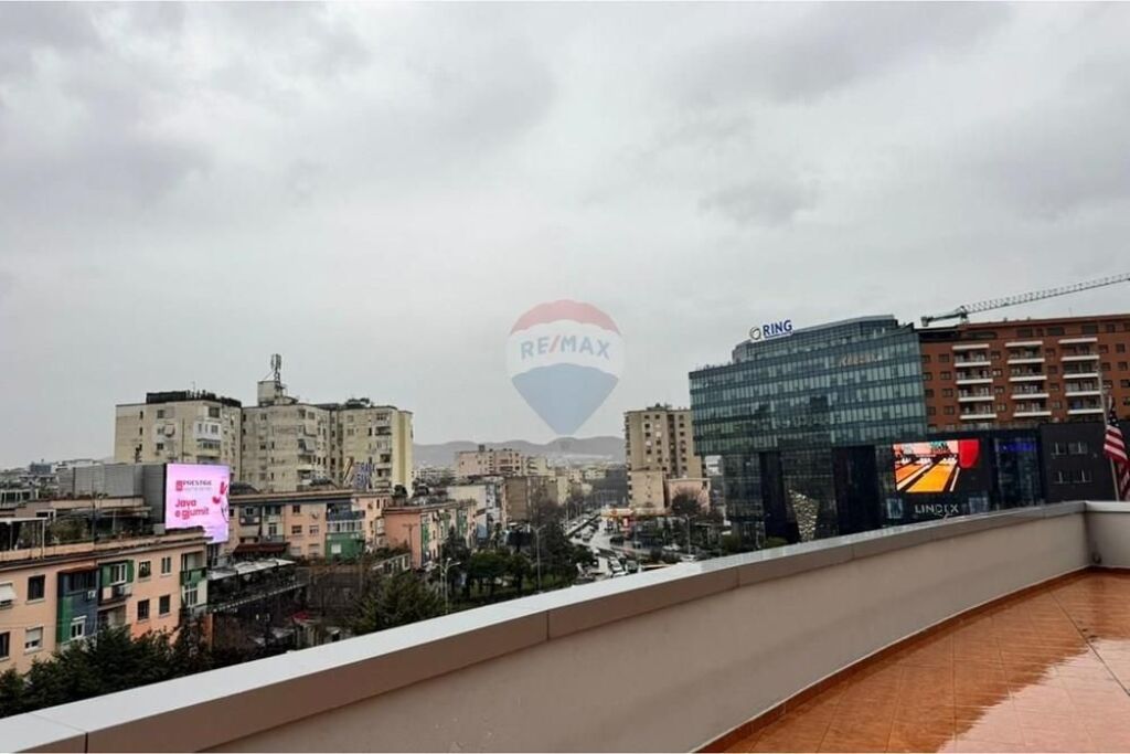 Balcony for Rent for Advertising