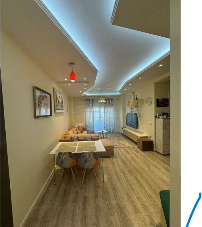 Shitet, Apartament 1+1, Komuna e Parisit.