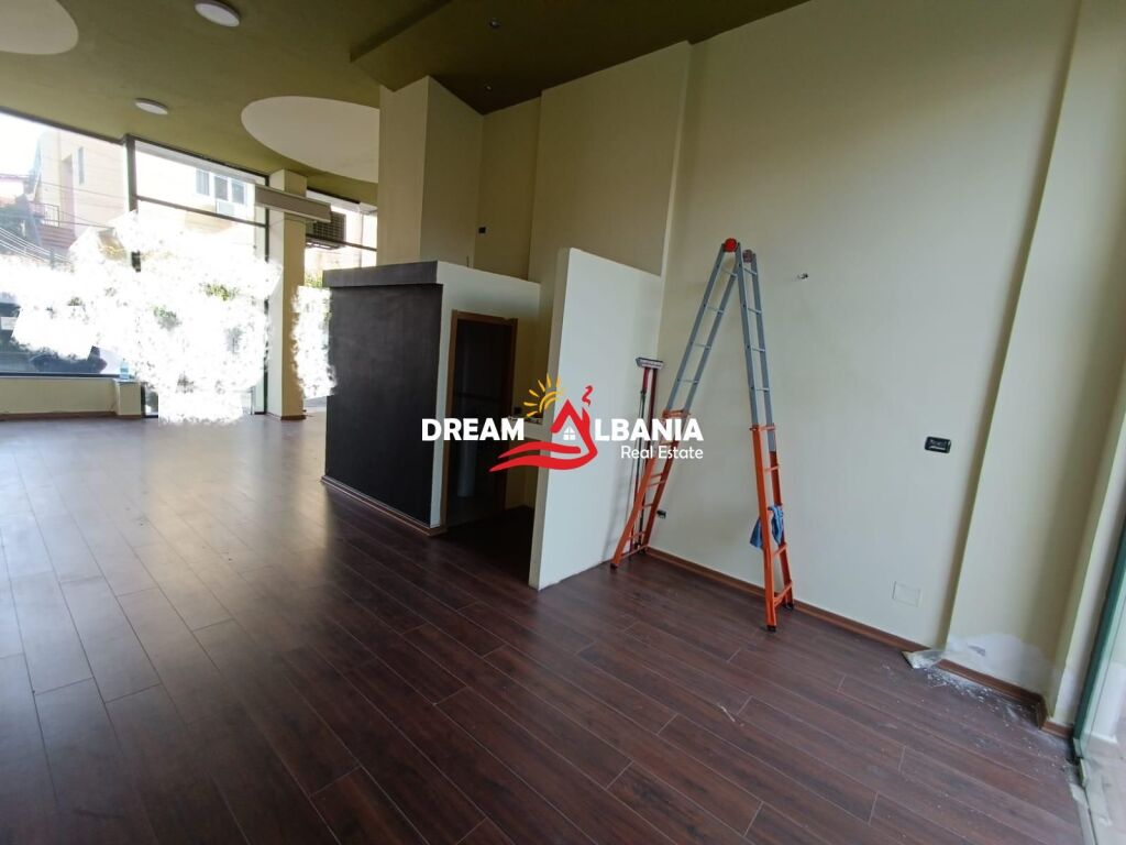Ambjent biznesi ne shitje ne Rrugen e Elbasanit, Tirane (ID 4171619)