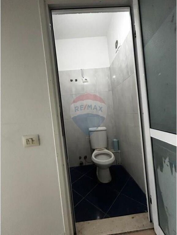 Dyqan me Qera,Pranë Pasticeri Elezaj – Vlorë