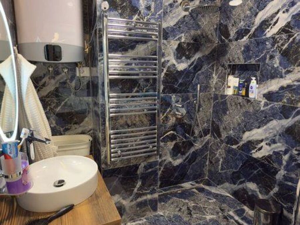 Shitet,Apartament Luksoz 2+1+2 Poste Parkimi, Rruga e Bogdanëve, Tiranë