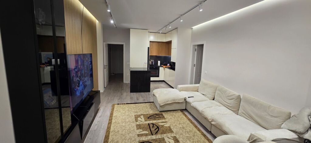 🏡 Jepet me qira apartament 1+1 📍 Kinostudio – Rruga Aleksandër Moisiu  🏢 Kati 7 (pallat pa ashensor) 🛋️ Totalisht i mobiluar 💶 Çmimi: 500 € / muaj  Apartament i përshtatshëm për çift ose individ, në zonë të qetë dhe me akses të lehtë.  📞 Kontakto për më shumë informacion.