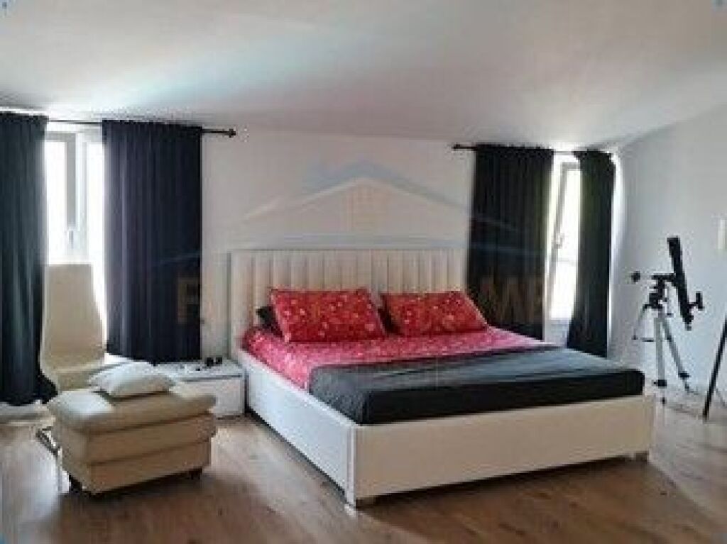 Shitet, Penthouse 3+1+2+verande .Golem,Durres.