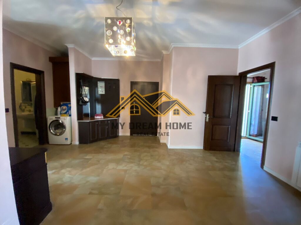 SHITET PAPAFINGO PRAN KAZAZIT NE DURRES!