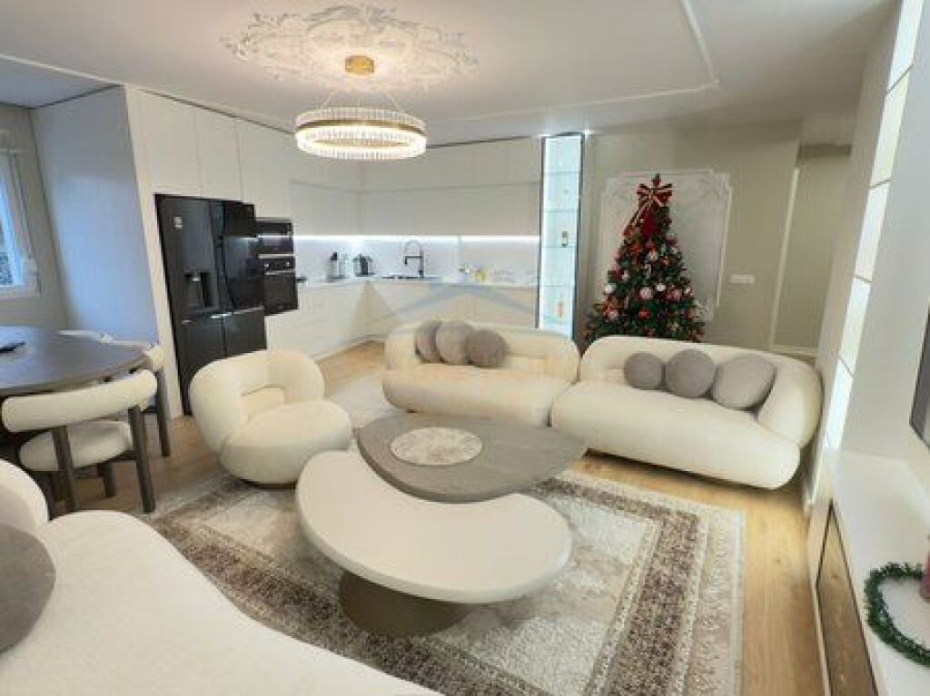 Shitet,Apartament Luksoz 2+1+2 Poste Parkimi, Rruga e Bogdanëve, Tiranë