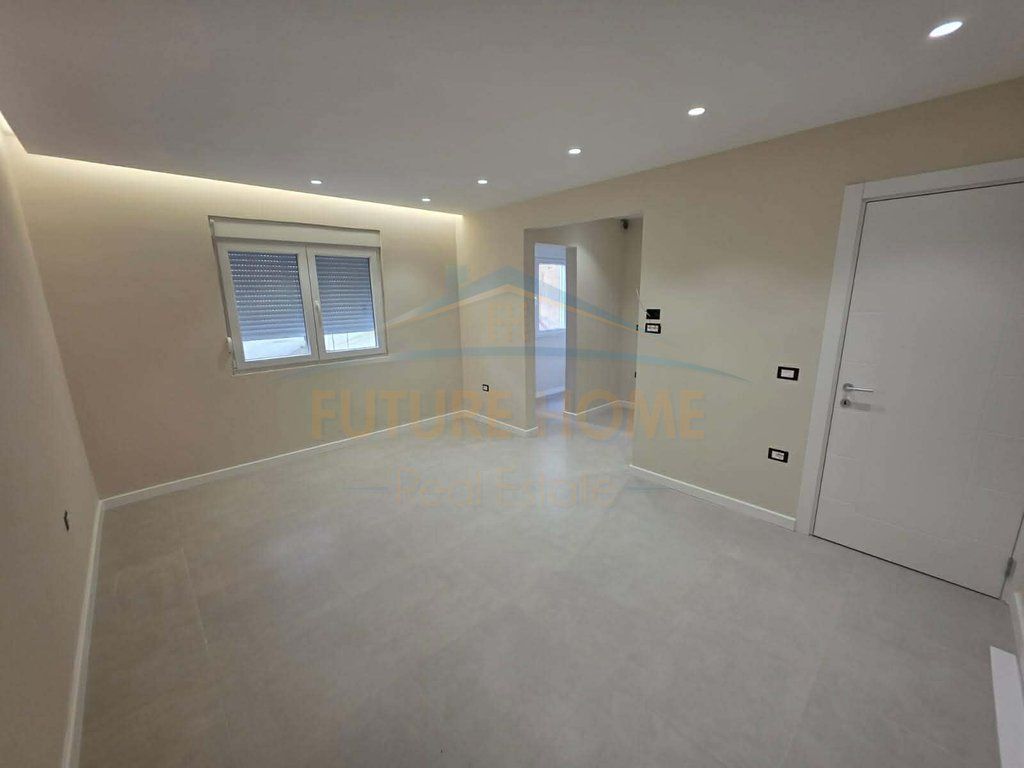 Shitet, Apartament 2+1, Oxhaku, Tiranë.