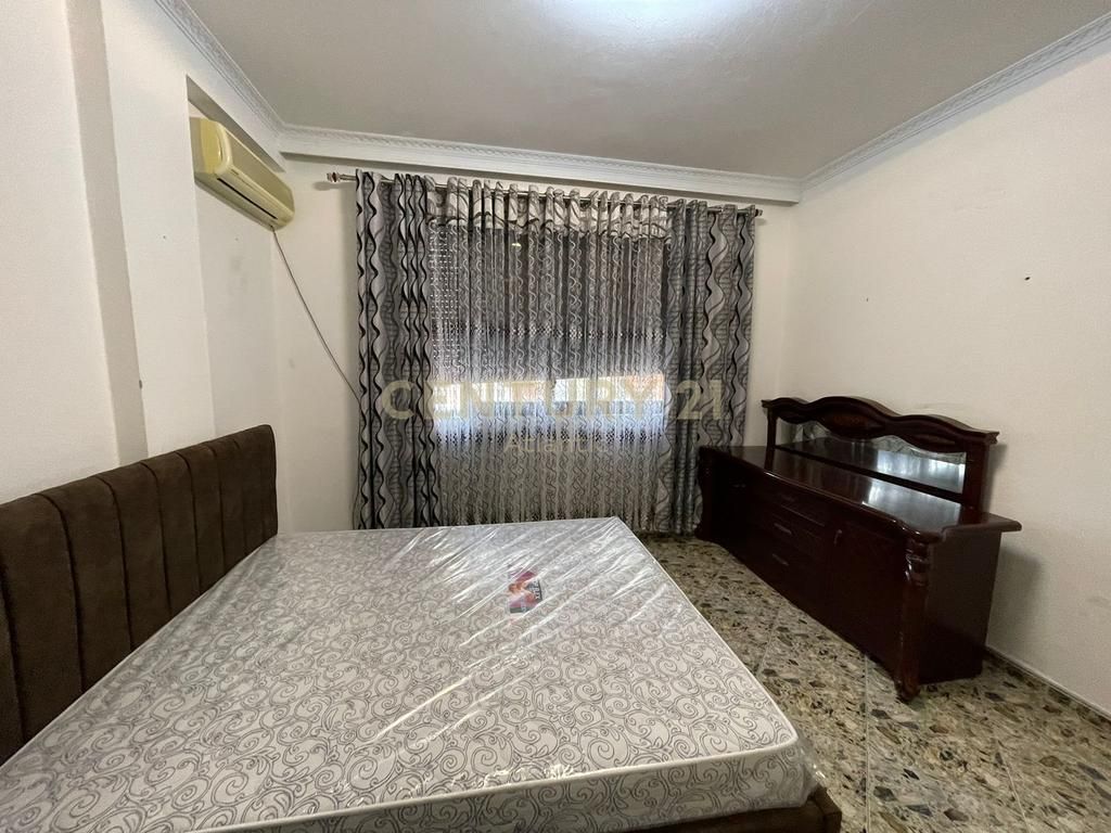 Jepet Apartament me qira 3+1+2t+2ballkone ne Pazh Iliria, Durres!