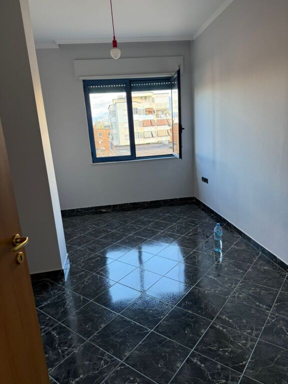 🏢Rruga e Elbasanit,prane Lugano Pizza jepet me qera apartament 2+1+2, i mobiluar.80,000Leke