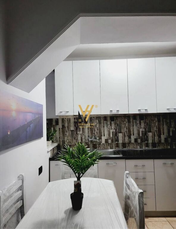 APPARTAMENTO 1+1 IN AFFITTO VICINO A SHKOLLA E KUQE 65.000 LEKE