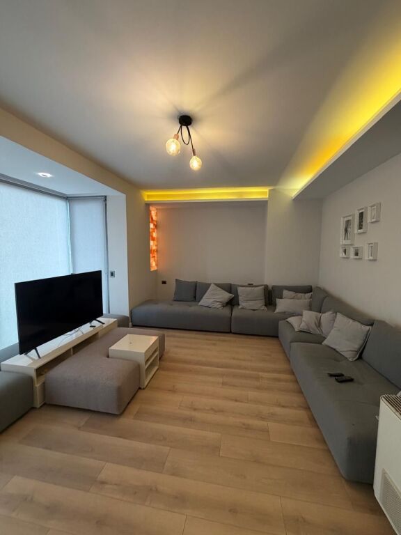 In vendita 2+2+2 balcone+1 veranda A Liqeni i Thate