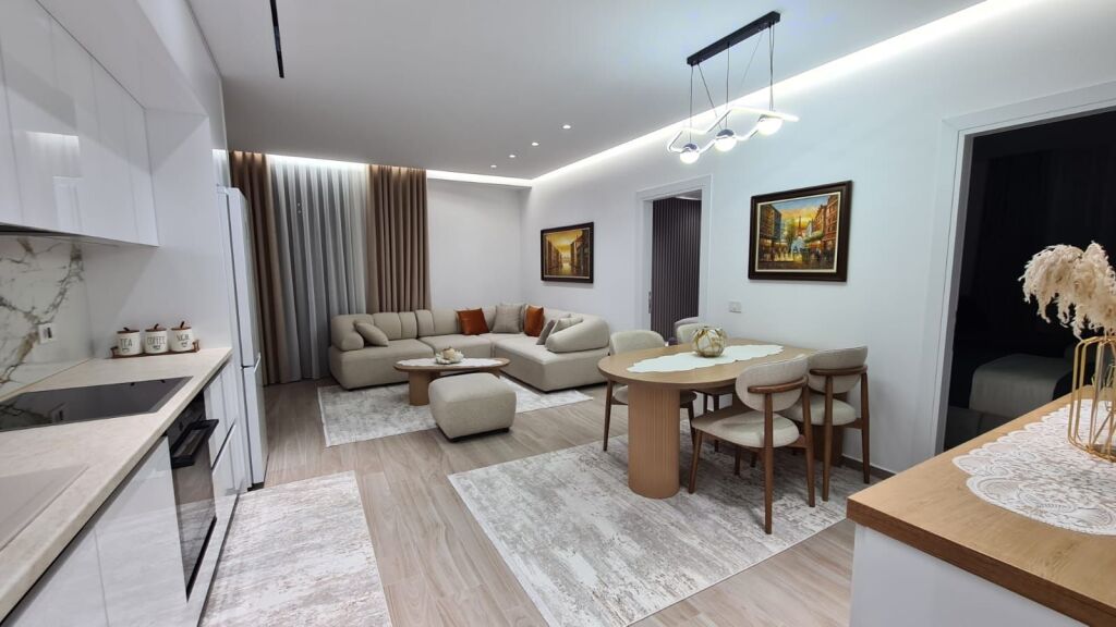 🏙️ Jepet me qira 2+1 – Golden Tower Residence, Mine Peza  🏢 Kati 7 me ashensor ✨ Apartament i ri, i pabanuar më parë 💶 1,400 € / muaj  Rezidencë premium, mobilim modern dhe kushte bashkëkohore.