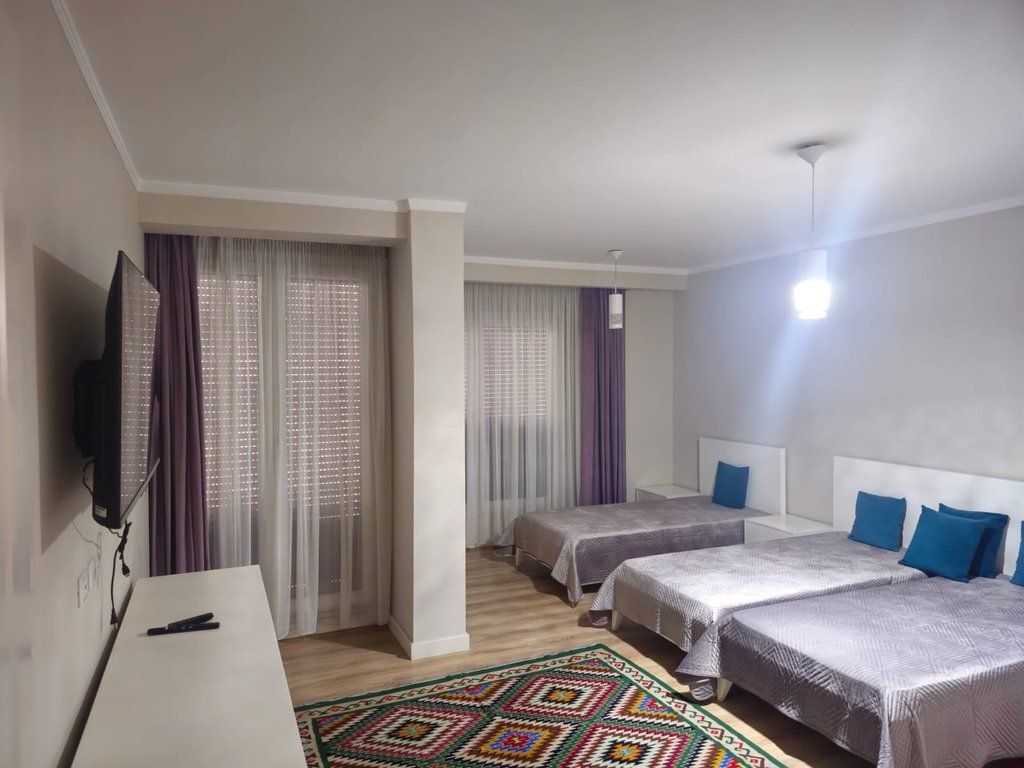 Appartamento premium 2+1+2 (130 m²) in affitto vicino al Lago Artificiale di Tirana.