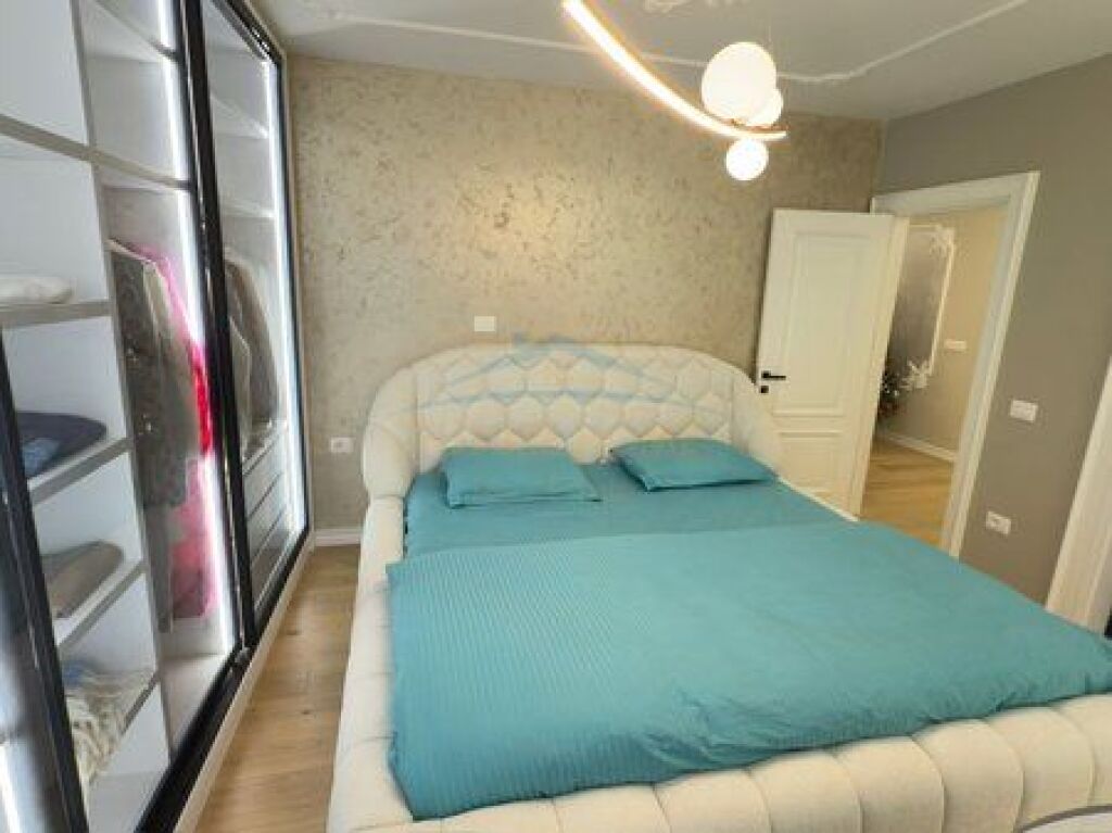 Shitet,Apartament Luksoz 2+1+2 Poste Parkimi, Rruga e Bogdanëve, Tiranë