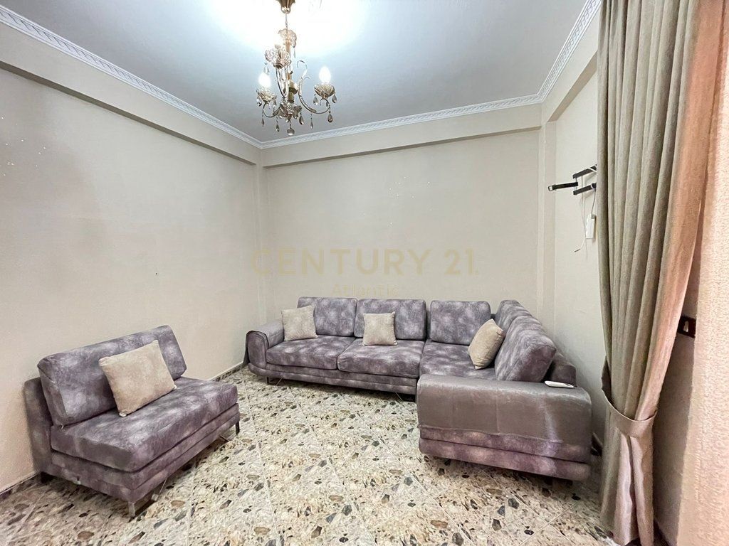 Jepet Apartament me qira 3+1+2t+2ballkone ne Pazh Iliria, Durres!