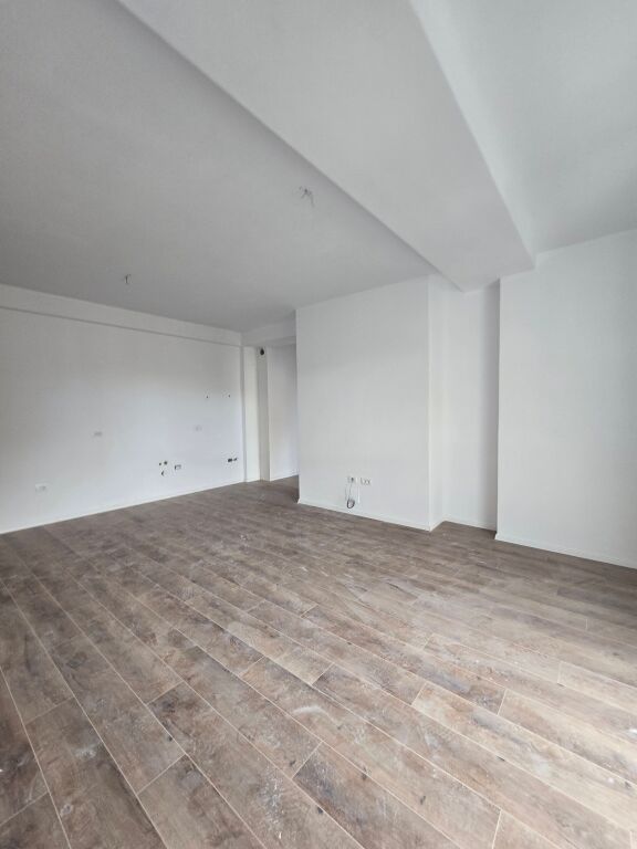 Affittasi 1+1 per ufficio, 21 Dhjetori