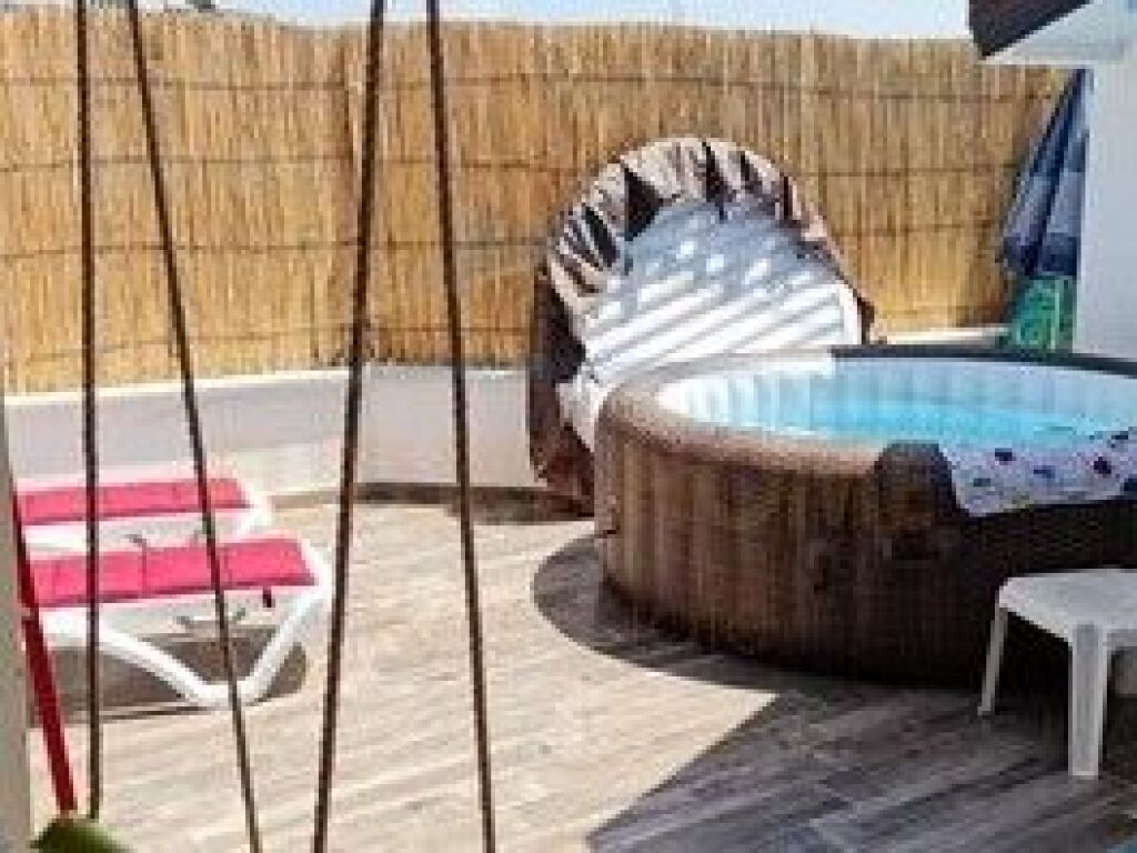 Shitet, Penthouse 3+1+2+verande .Golem,Durres.