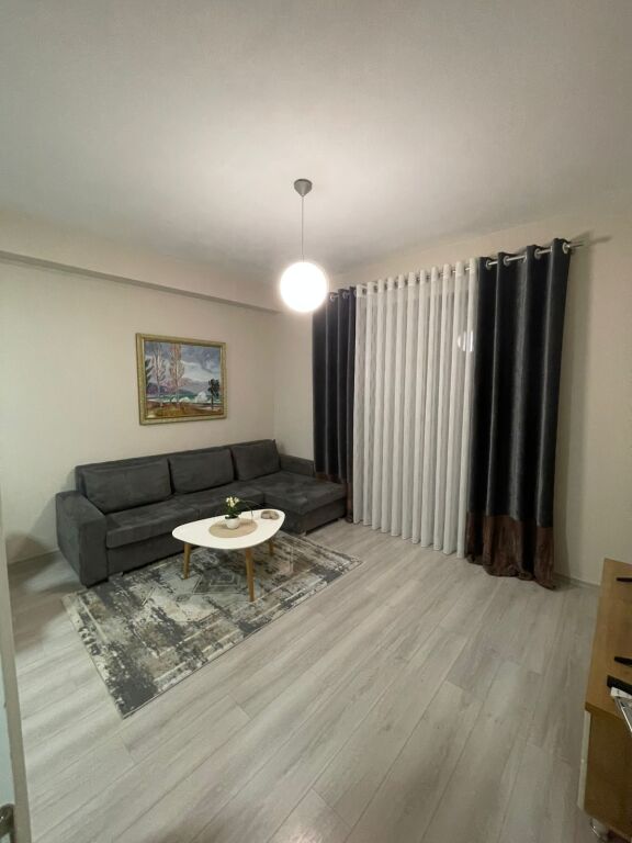 APARTAMENT ME QERA 1+1 PORCELAN 60.000 LEKE