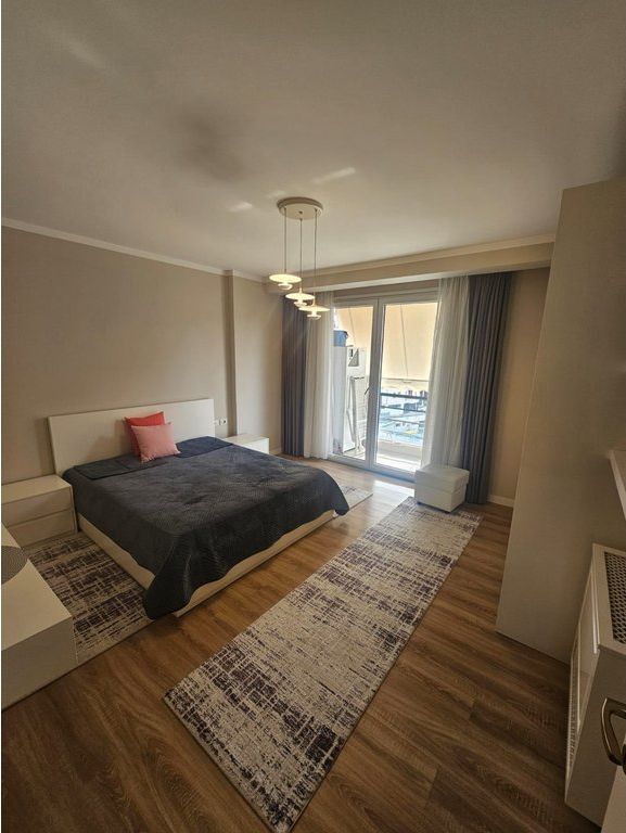 Appartamento premium 2+1+2 (130 m²) in affitto vicino al Lago Artificiale di Tirana.