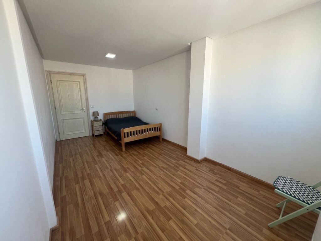 Shitet Apartament 2+1 Qender Durres