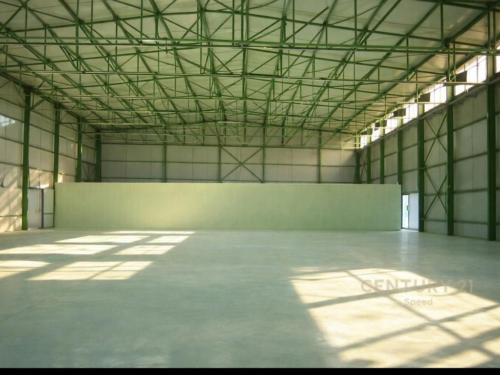 Vendiamo magazzino in prima linea sull'autostrada Tirana-Durazzo