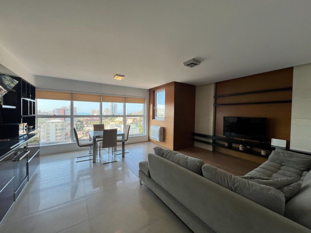 Shitet Apartament 2+1 Qender Durres