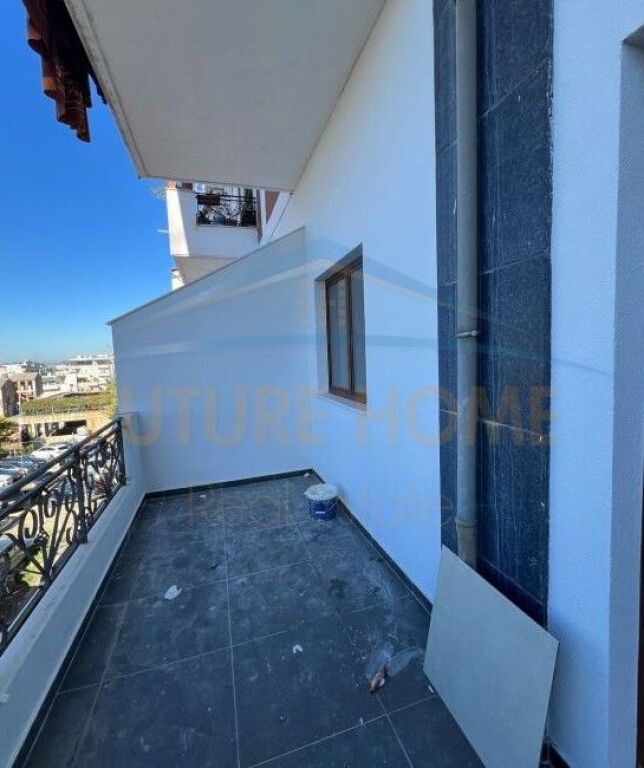 Shitet, Apartament 2+1+2, Fresku, Tiranë
