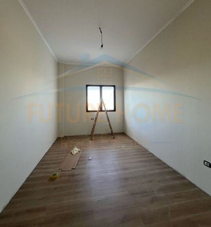 Shitet, Apartament 2+1+2, Fresku, Tiranë
