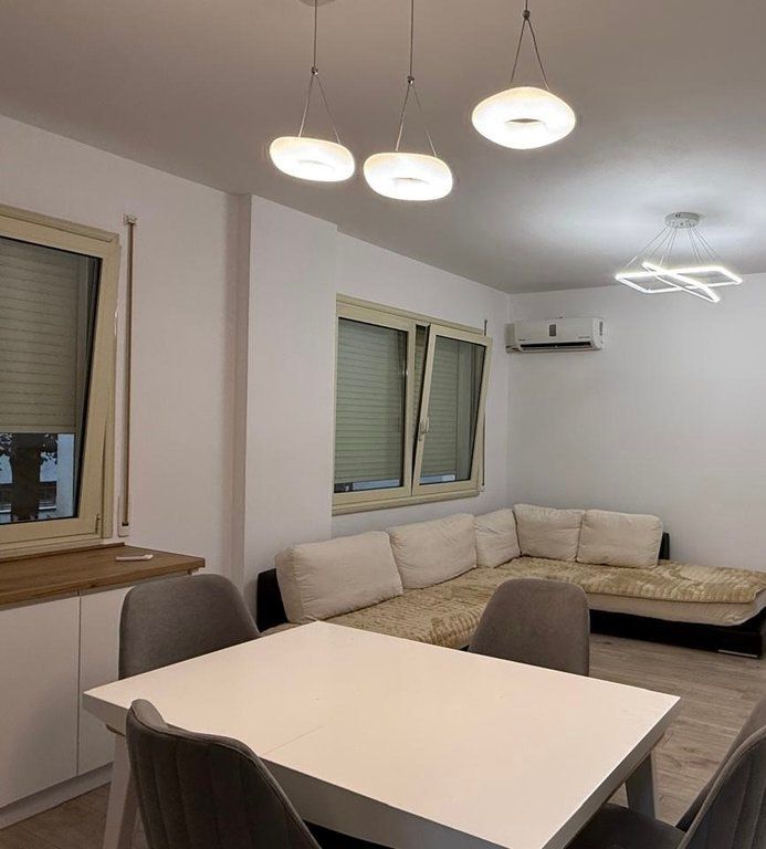 AFFITTIAMO APPARTAMENTO 1+1, IN VIA "EDUARD MANO" VICINO AL LAGO ASCIUTTO!