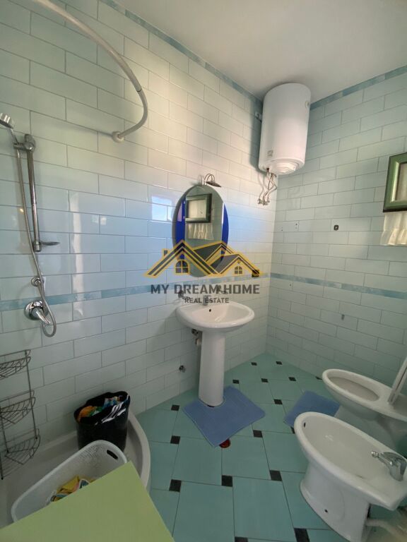 SHITET PAPAFINGO PRAN KAZAZIT NE DURRES!