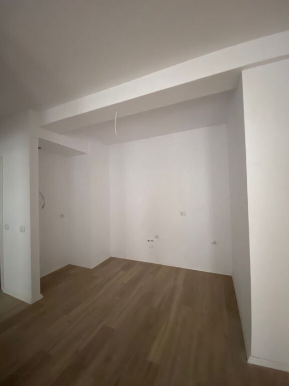 Univers City , 2+1+2wc+verande per shitje