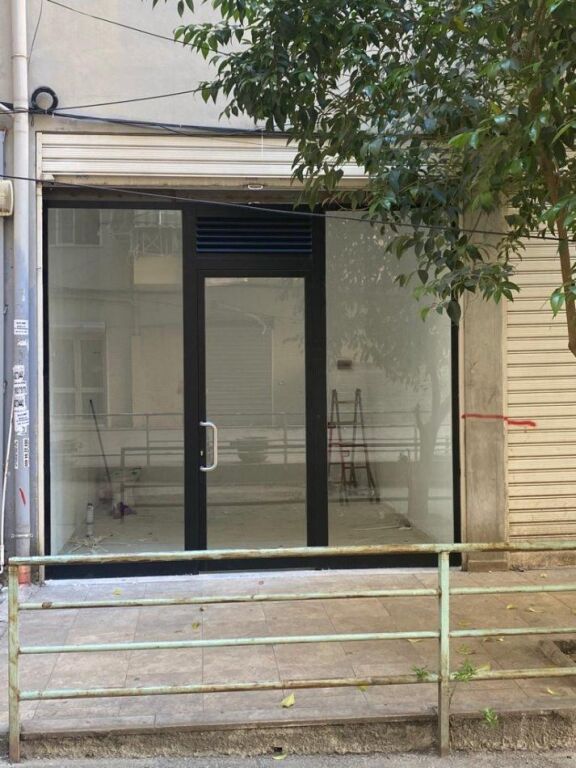 Shop for sale near the Paris Commune 15 m2