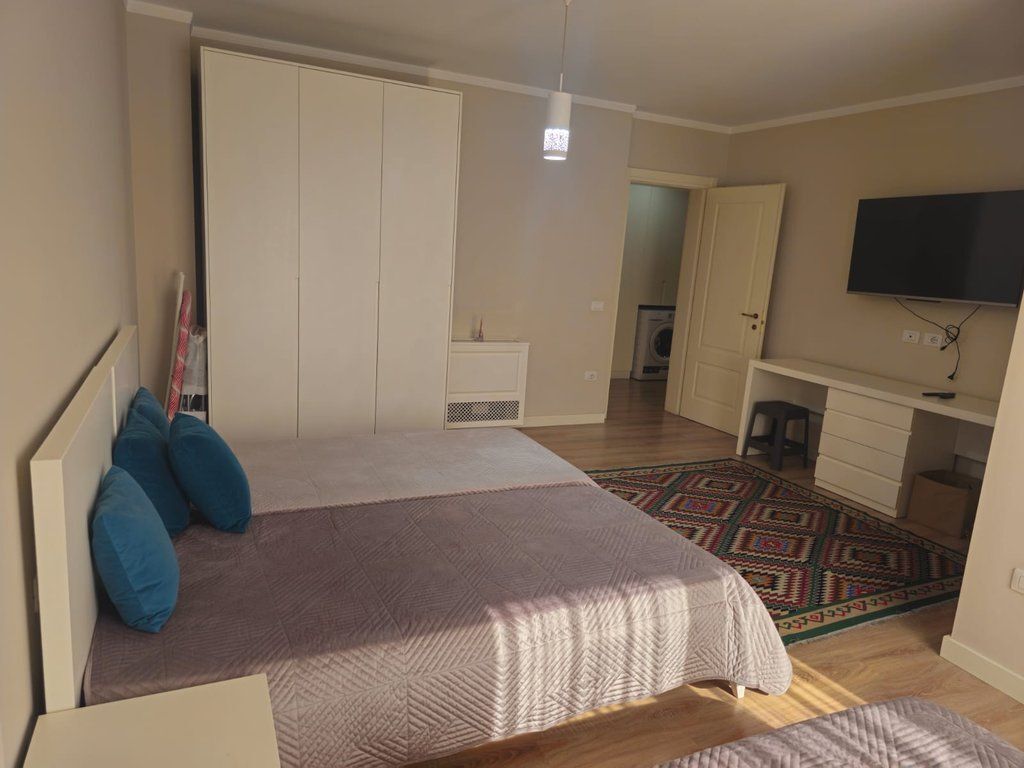 Appartamento premium 2+1+2 (130 m²) in affitto vicino al Lago Artificiale di Tirana.