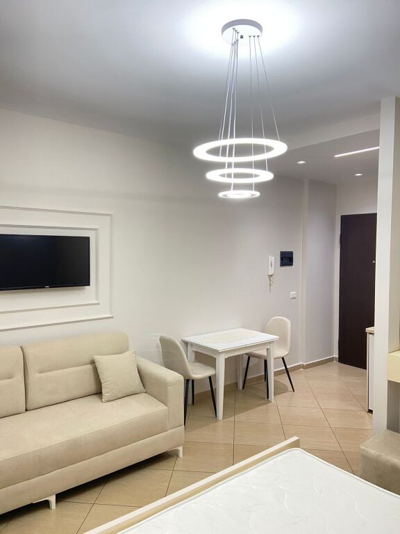 SHITET GARSONIERE TEK IDI 2005 PLAZH,DURRES