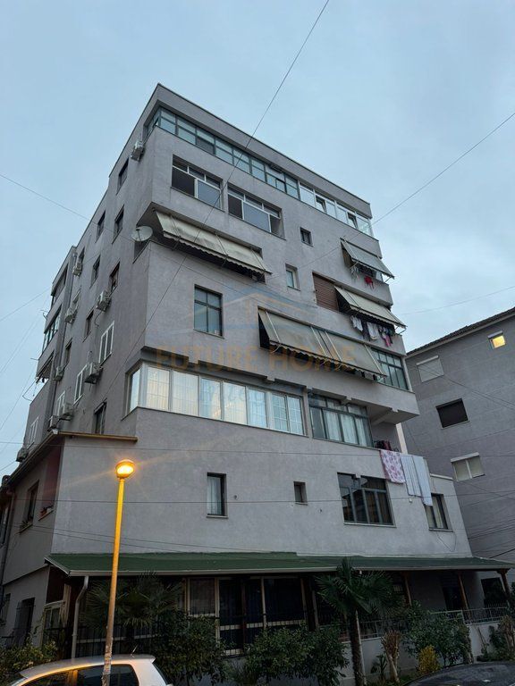 Shitet, Apartament 1+1, 21 Dhjetori, Tiranë.