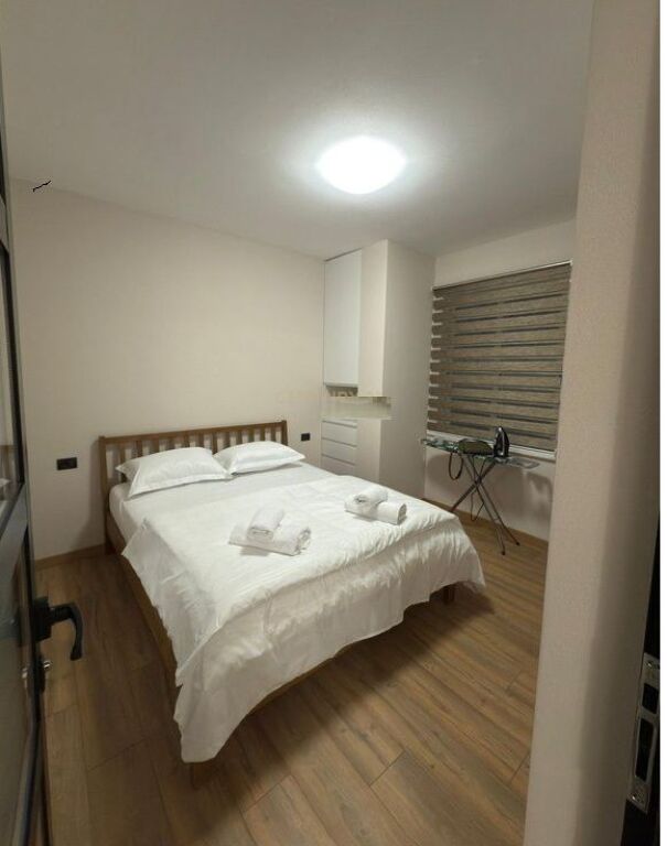 Jepet me Qira Apartament 2+1 në Rrugën e Kavajës