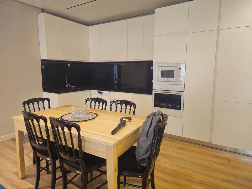 Appartamento premium 2+1+2 (130 m²) in affitto vicino al Lago Artificiale di Tirana.