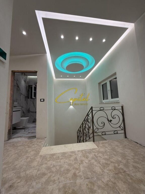 VILLA PRIVATA IN AFFITTO 340 M2 21 DICEMBRE 200.000 LEKE