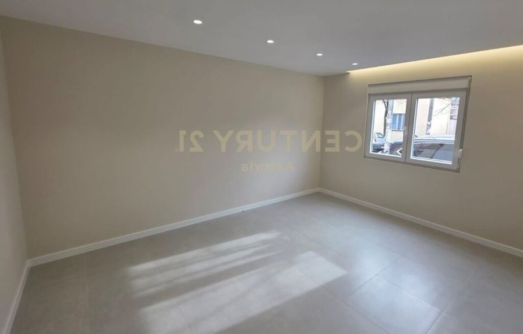 Shitet apartament 2+1 tek Oxhaku