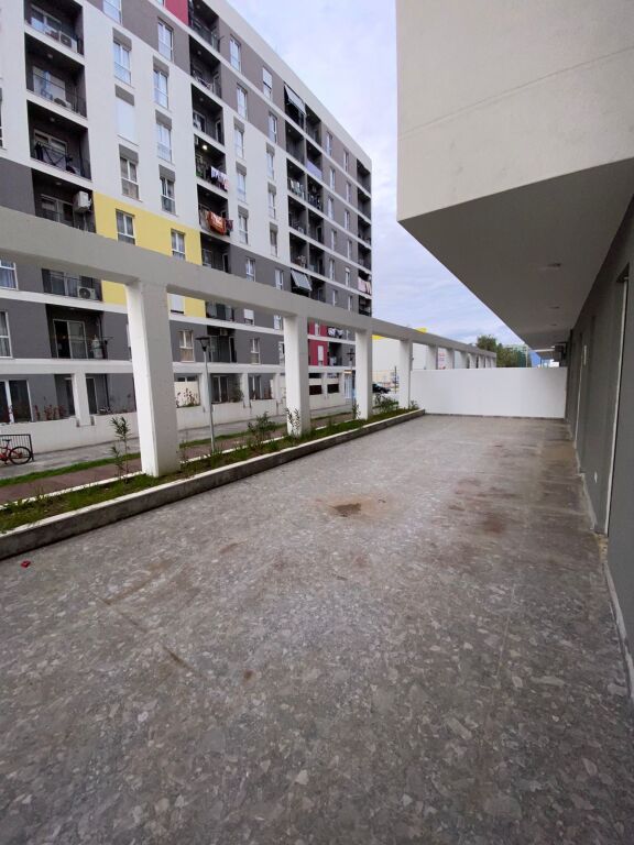 Univers City , 2+1+2wc+verande per shitje